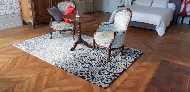 Rénovation et ponçage d'un vieux parquet dans une maison ou un appartement à Mâcon