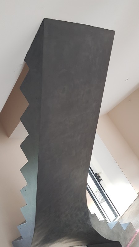 BETON CIRE SUR UN ESCALIER EN BETON BRUT A MACON