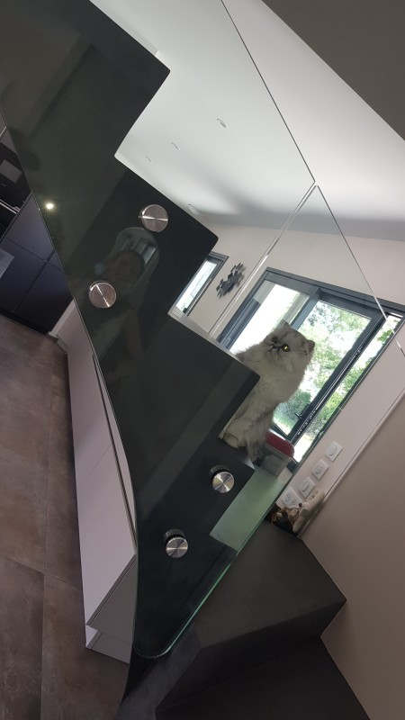 BETON CIRE SUR UN ESCALIER EN BETON BRUT A MACON